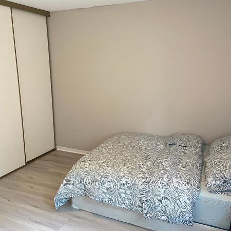 Апартаменти 41 Huntsmill Blvd Торонто Екстер'єр фото