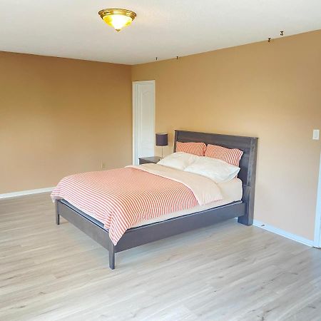 Апартаменти 41 Huntsmill Blvd Торонто Екстер'єр фото